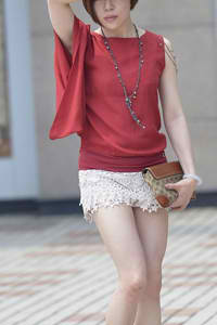 童顏學(xué)生妹在家自慰淫叫